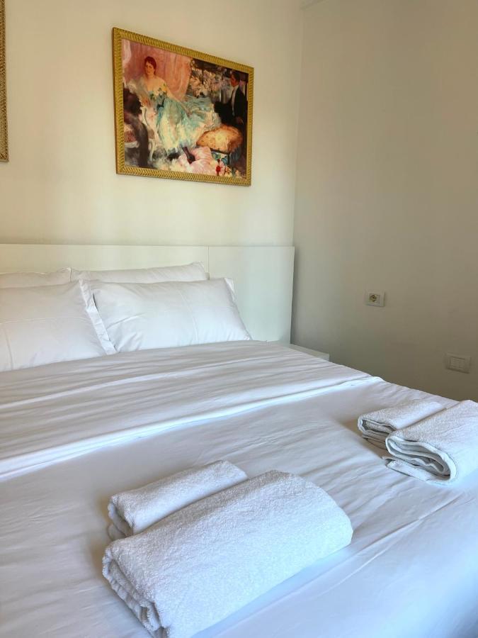 Apartment In The New Bazaar Of Tirana - Hana Blu Exterior foto
