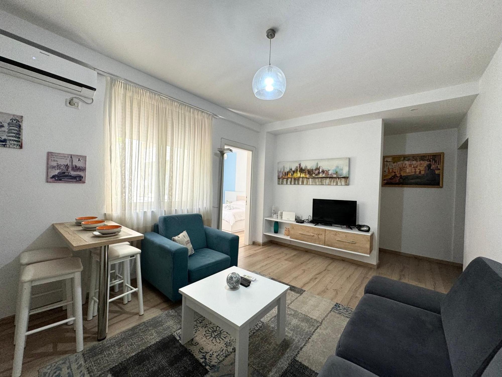 Apartment In The New Bazaar Of Tirana - Hana Blu Exterior foto
